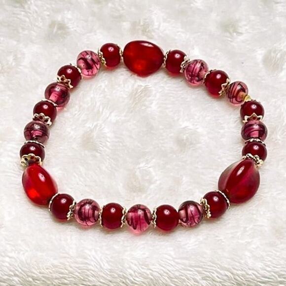 Vintage Ruby Red & Pink Swirl Glass Bead 8" Stretch Bracelet - Picture 1 of 4